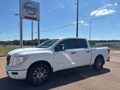 Used 2024 Nissan Titan SV w/ SV Convenience Package
