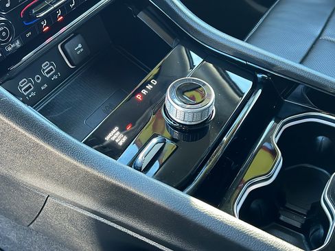 Used 2023 Jeep Grand Cherokee Limited w/ Luxury Tech Group II image 21