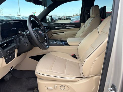 Used 2024 Cadillac Escalade Premium Luxury w/ Performance Package image 9
