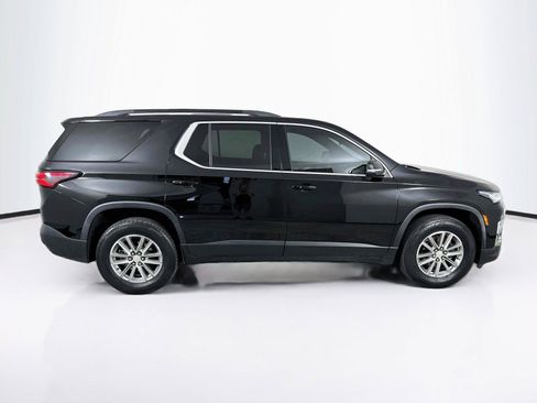 Used 2023 Chevrolet Traverse LT FWD image 2