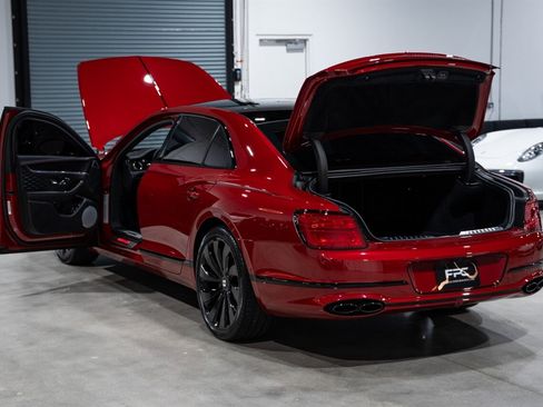 Used 2022 Bentley Flying Spur V8 image 46