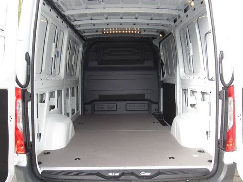 Used 2025 Mercedes-Benz Sprinter 2500 image 22