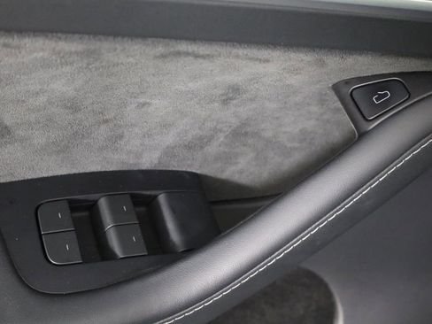 Used 2023 Tesla Model Y 2WD image 18