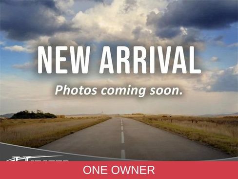 Used 2024 Chrysler Pacifica Touring-L FWD image 2