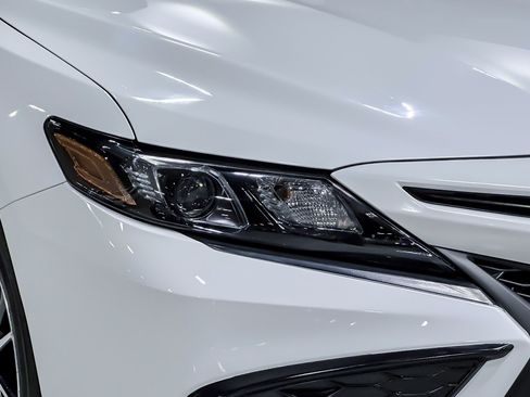 Used 2023 Toyota Camry SE FWD image 11