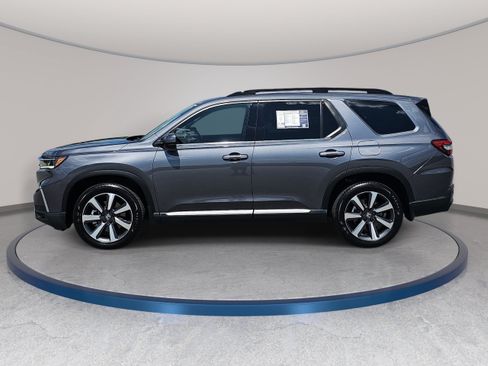 Used 2025 Honda Pilot Touring image 8