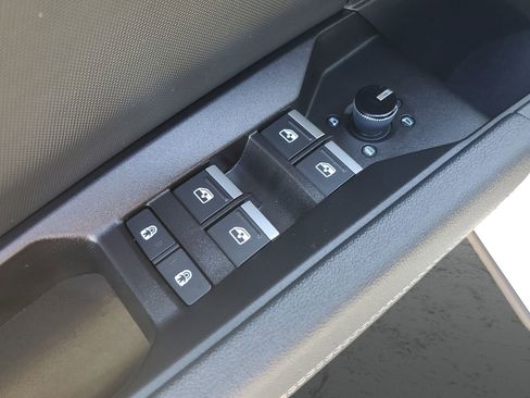 Used 2025 Audi Q4 e-tron Premium image 21