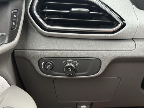 Used 2023 Chevrolet Bolt EUV Premier image 19