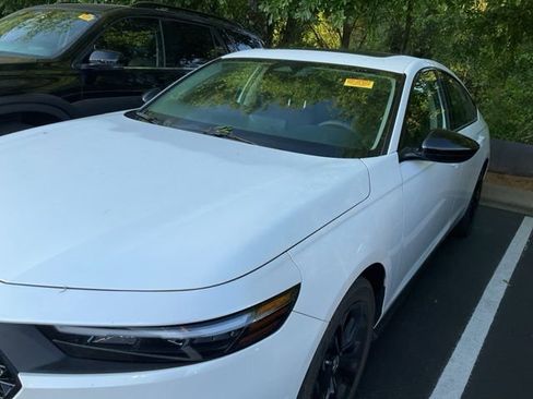 Used 2025 Honda Accord SE image 11