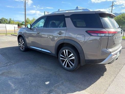 Used 2023 Nissan Pathfinder Platinum AWD/4WD image 9