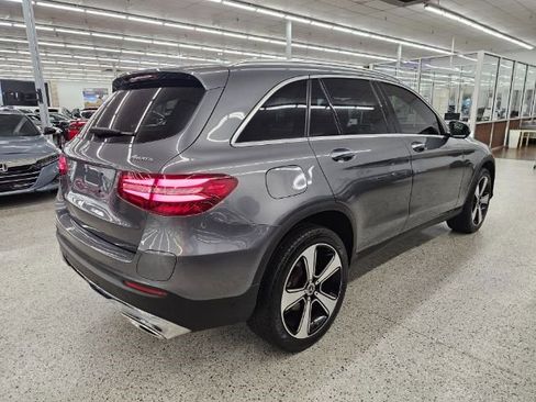 Used 2019 Mercedes-Benz GLC 350e GLC 350e 4MATIC SUV image 4