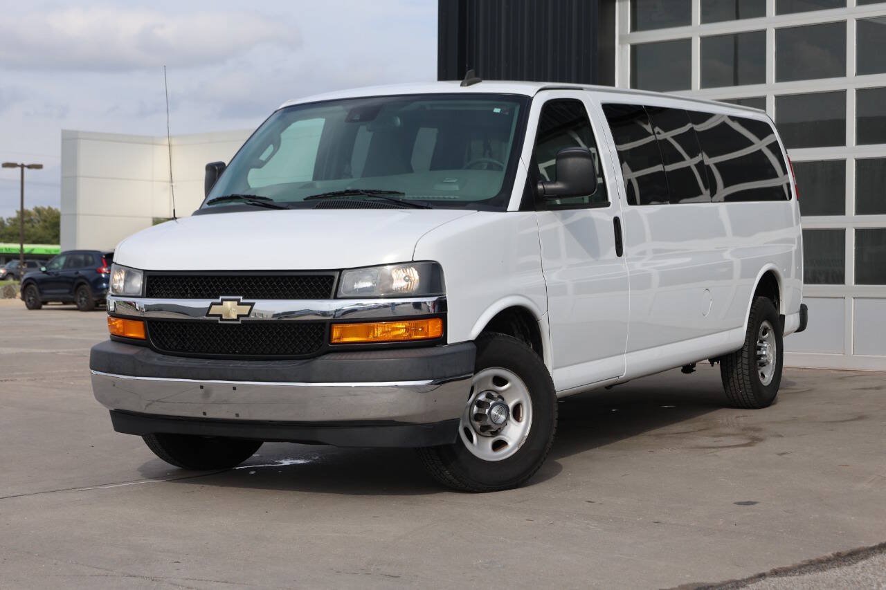 Used 2019 Chevrolet Express 3500 LT w/ LT Preferred Equipment Group RWD image 3