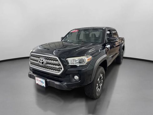Used 2016 Toyota Tacoma TRD Off-Road w/ Towing Package AWD/4WD image 4
