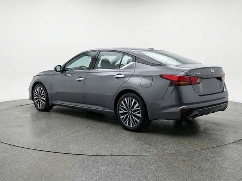 Used 2025 Nissan Altima 2.5 SV image 6