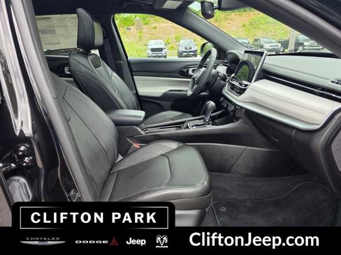 Used 2025 Jeep Compass Limited w/ Elite Group AWD/4WD image 15