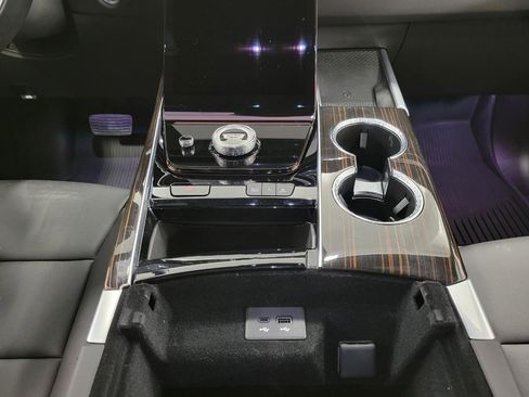 Used 2025 Cadillac Escalade Luxury w/ LPO, Floor Liner Package AWD/4WD image 18