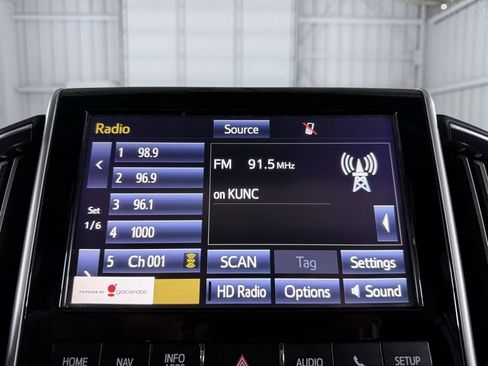 Used 2016 Toyota Land Cruiser image 36