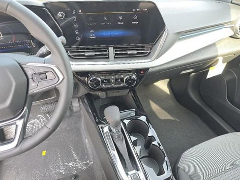 Certified 2025 Chevrolet Trax LT w/ Driver Confidence Package image 29