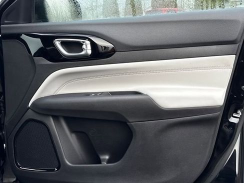 New 2026 Jeep Compass Limited image 24