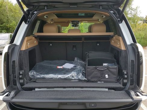 New 2025 Land Rover Range Rover SE image 31