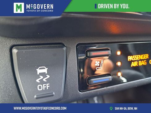 Used 2022 Toyota RAV4 Limited AWD/4WD image 25