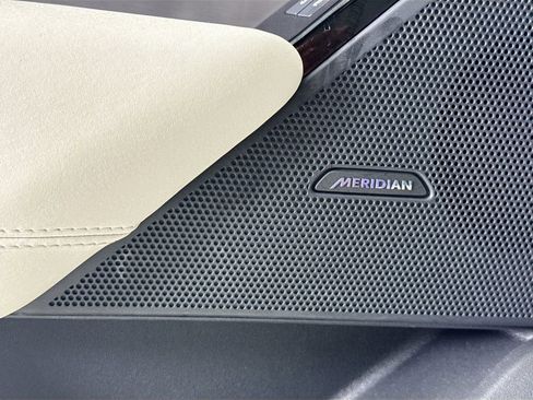 Used 2022 Land Rover Range Rover Velar R-Dynamic S image 22