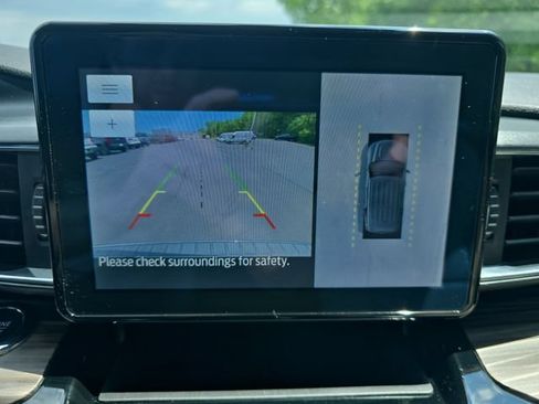 Used 2022 Ford Explorer Limited w/ Equipment Group 301A AWD/4WD image 23