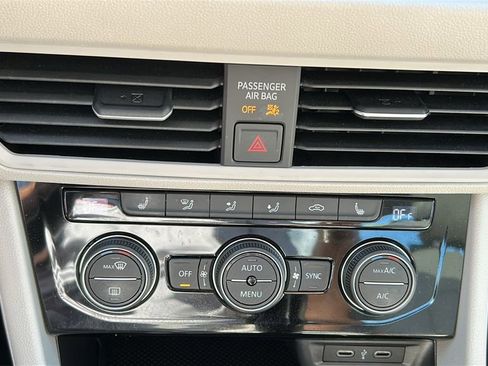 Used 2023 Volkswagen Jetta SE w/ Panoramic Sunroof Package FWD image 17