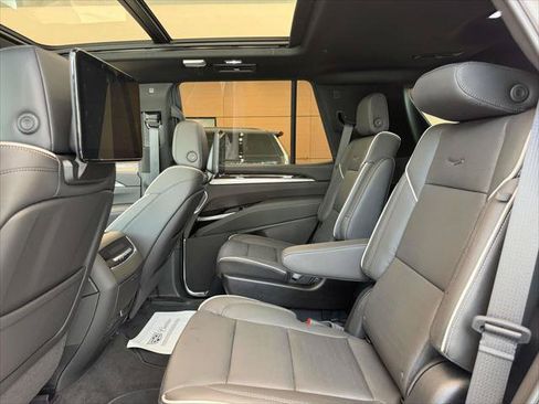 Used 2026 Cadillac Escalade Luxury w/ Touring Package AWD/4WD image 14