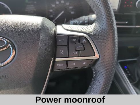 Used 2023 Toyota Sienna XSE image 8