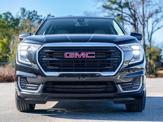 Used 2024 GMC Terrain SLE video 2