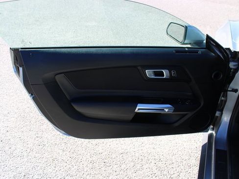 Used 2021 Ford Mustang Coupe image 11