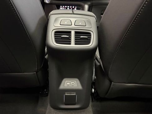 Used 2023 Buick Envision Avenir image 42