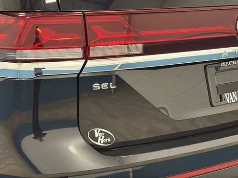 Used 2024 Volkswagen Atlas SEL AWD/4WD image 40