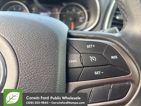 Used 2019 Jeep Cherokee Latitude Plus w/ Comfort/Convenience Group image 13