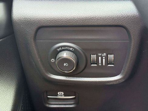 Certified 2024 Jeep Grand Cherokee Limited w/ Luxury Tech Group II AWD/4WD image 22