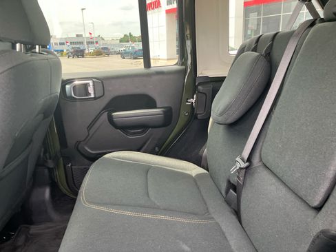 Used 2024 Jeep Wrangler Unlimited AWD/4WD image 39