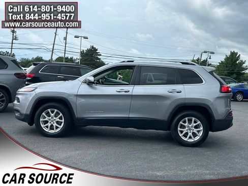 Used 2017 Jeep Cherokee Latitude w/ Comfort/Convenience Group AWD/4WD image 4