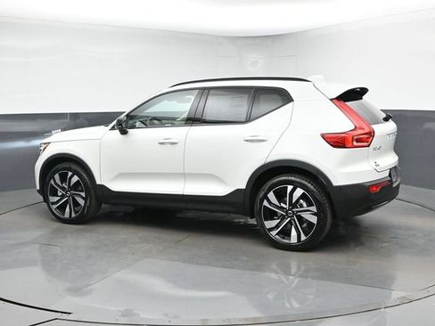 New 2026 Volvo XC40 B5 Plus w/ Climate Package AWD/4WD image 7