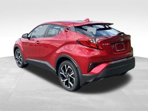 Used 2021 Toyota C-HR XLE FWD image 3