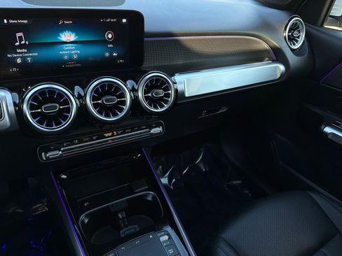 Used 2022 Mercedes-Benz GLB 250 4MATIC image 23