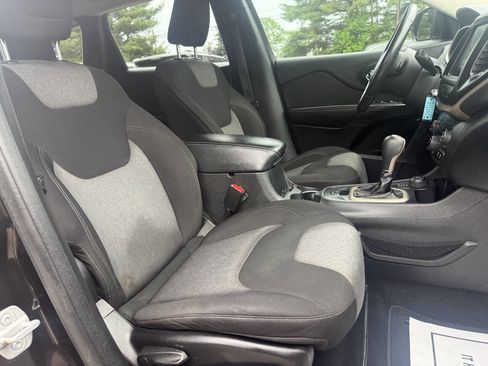 Used 2014 Jeep Cherokee Latitude AWD/4WD image 14