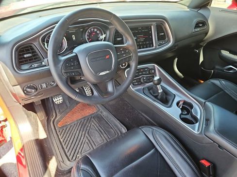 Used 2017 Dodge Challenger R/T w/ Driver Convenience Group RWD image 12