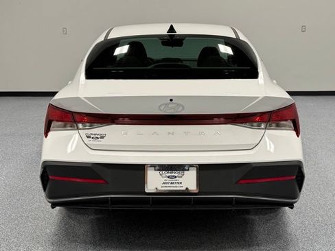 Used 2024 Hyundai Elantra SE FWD image 10