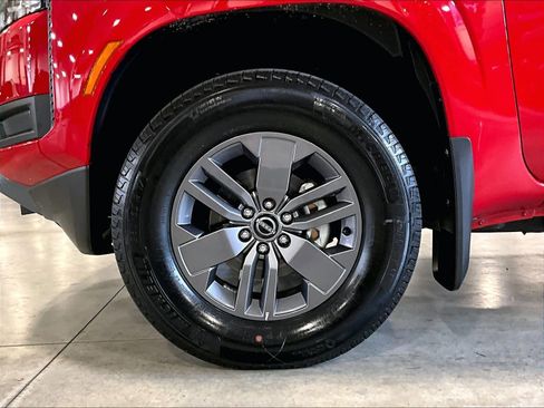 Used 2025 Nissan Frontier SV image 7