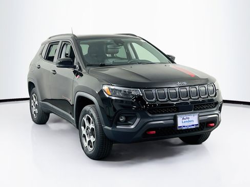 Used 2022 Jeep Compass Trailhawk w/ Sun and Sound Group AWD/4WD image 3