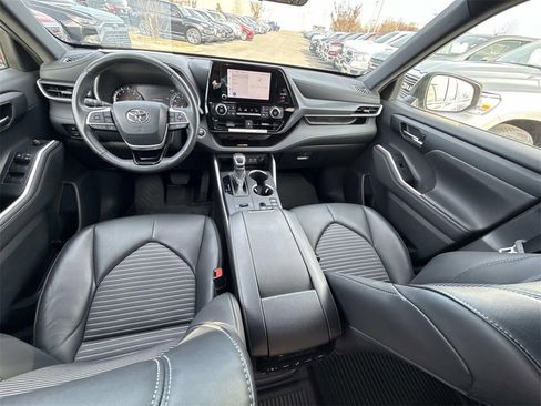 Used 2024 Toyota Highlander XSE image 19