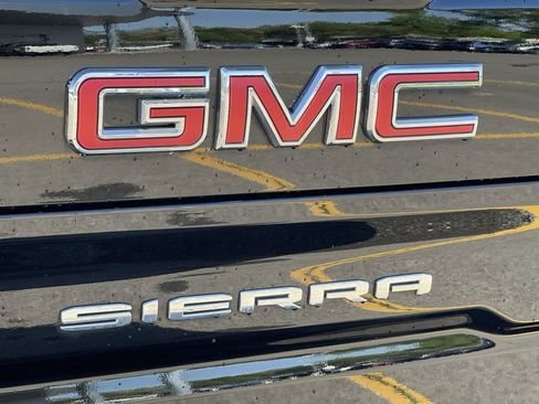 Used 2021 GMC Sierra 1500 AT4 w/ AT4 Premium Package AWD/4WD image 7