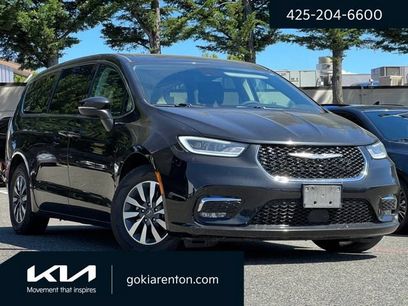 Used 2023 Chrysler Pacifica Touring-L