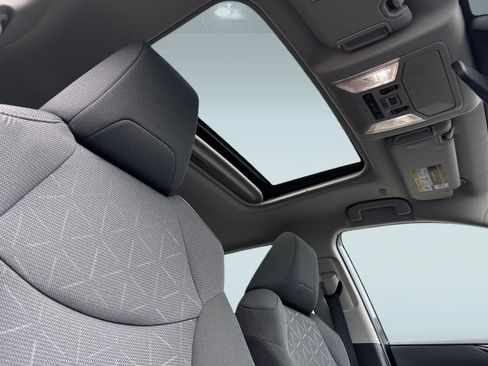 Used 2025 Toyota RAV4 XLE image 27